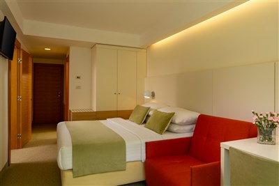 Family Hotel Vespera - Chorvatsko, ostrov Lošinj, Mali Lošinj, Family hotel Vespera- rodinný pokoj park