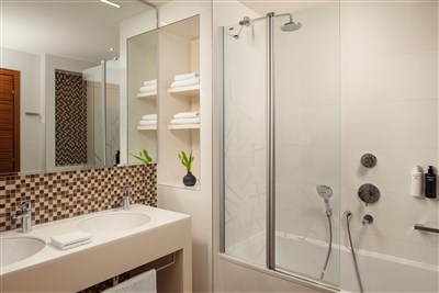 Hotel Bellevue - Chorvatsko, ostrov Lošinj, Mali Lošinj, hotel Bellevue-pokoj deluxe, balkon, moře