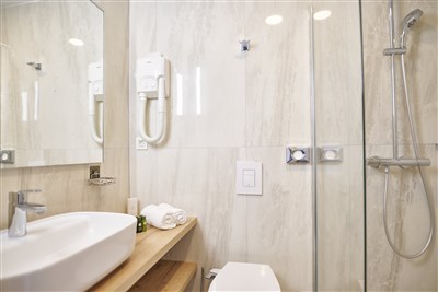 Hotel Colentum - Chorvatsko, ostrov Murte, hotel Colentum - pokoj s terasou a pohledem na moře