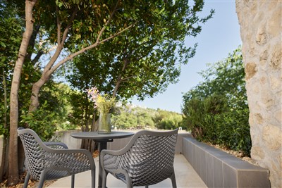 Hotel Colentum - Chorvatsko, ostrov Murte, hotel Colentum - pokoj s terasou a pohledem na park